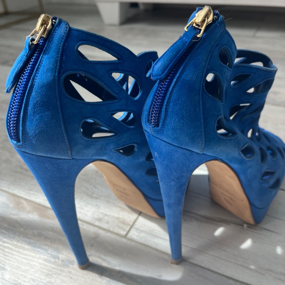 heels - Picture 7 of 9